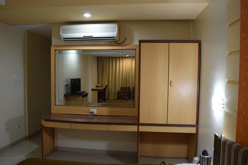 Jai Residency Hotel Gandhidham Phòng bức ảnh