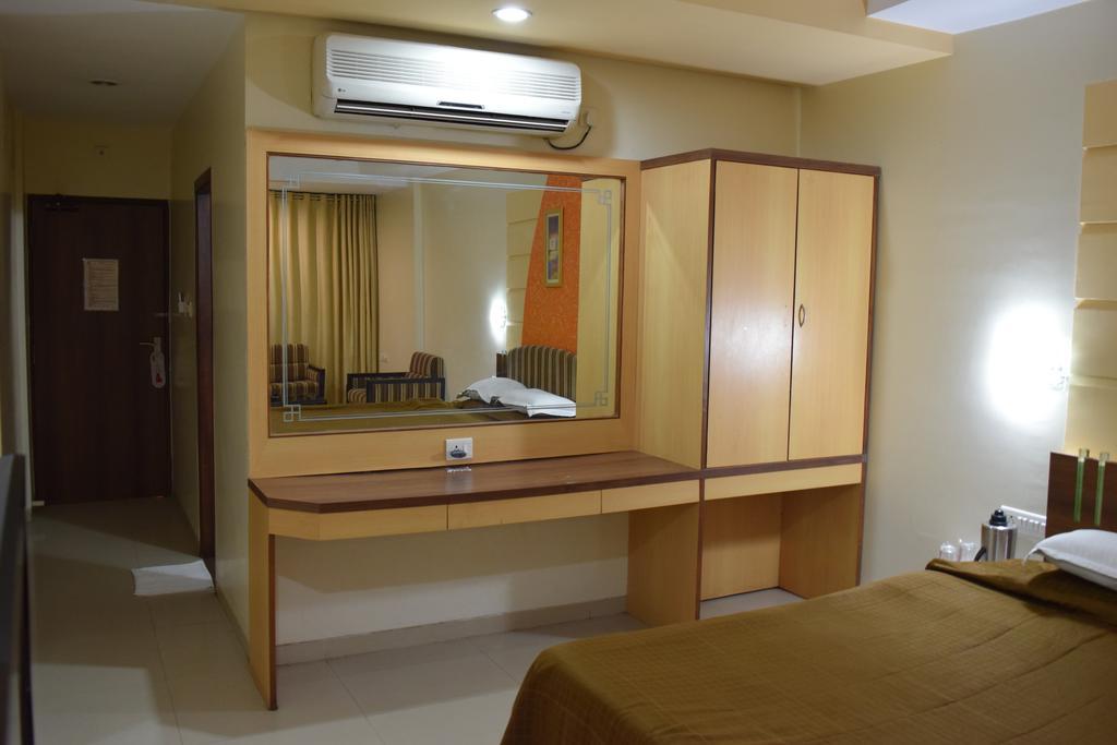 Jai Residency Hotel Gandhidham Phòng bức ảnh