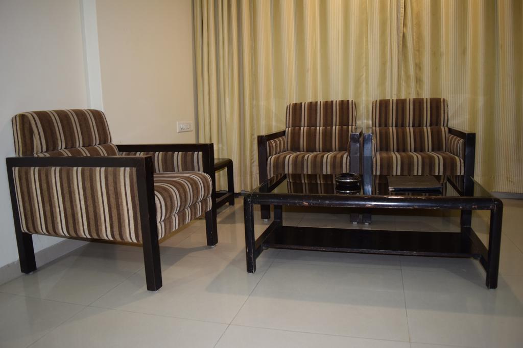 Jai Residency Hotel Gandhidham Phòng bức ảnh