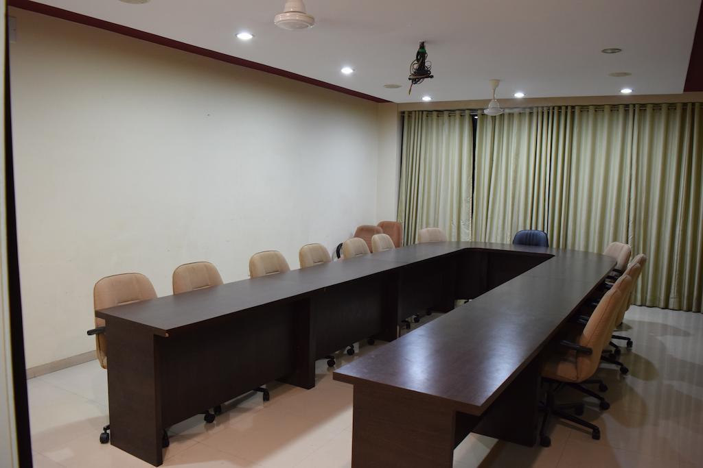 Jai Residency Hotel Gandhidham Ngoại thất bức ảnh