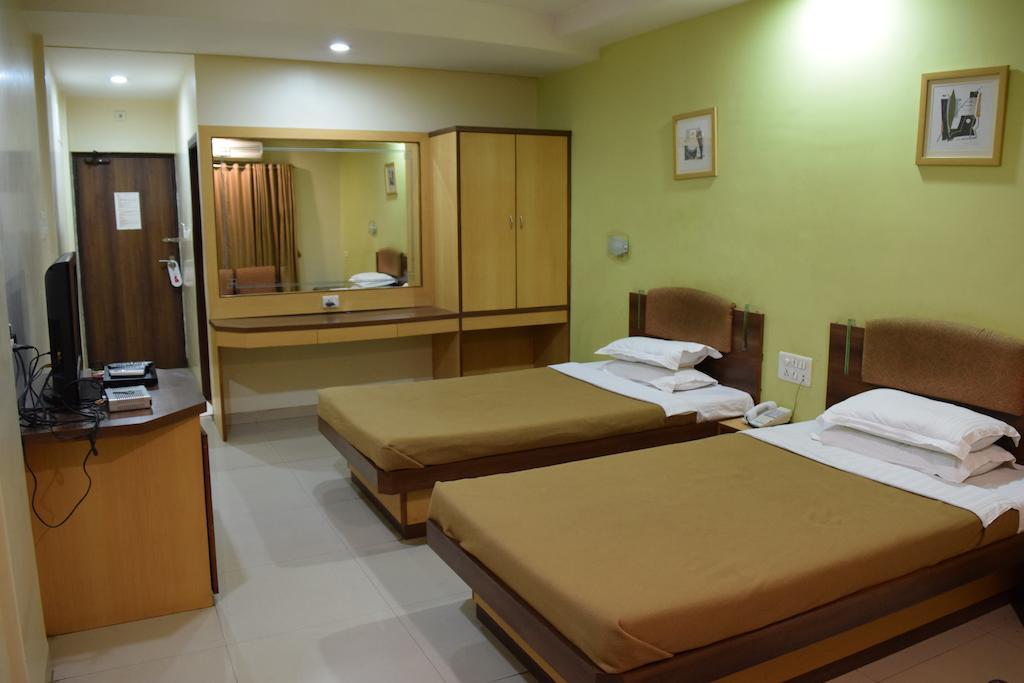Jai Residency Hotel Gandhidham Phòng bức ảnh